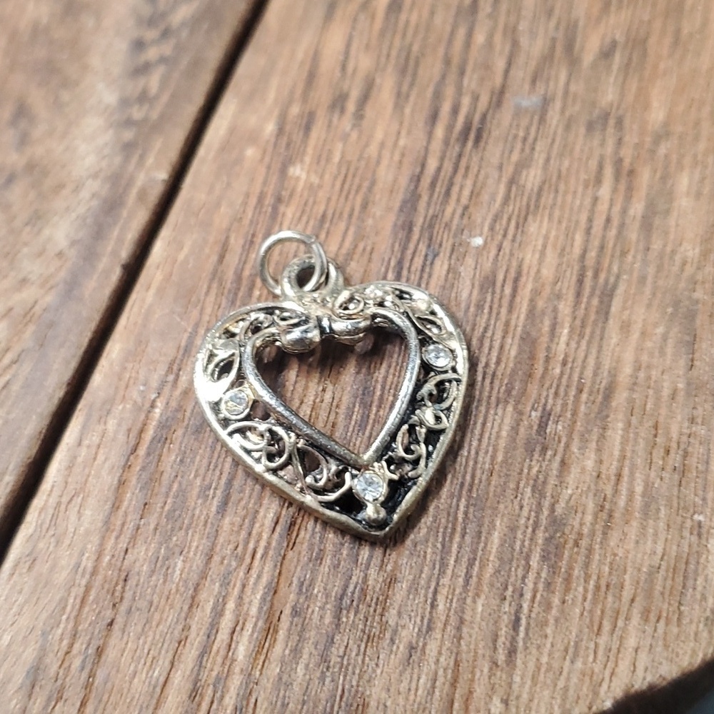 delicate edwardian heart pendant P121